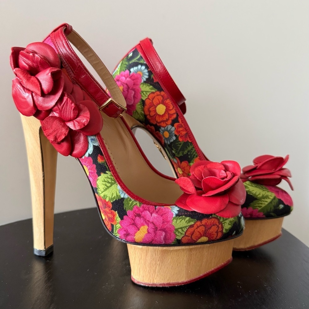Charlotte Olympia Floral 3D Rose Wood Platform Heel Pumps - US 6 (36) - Picture 3 of 7